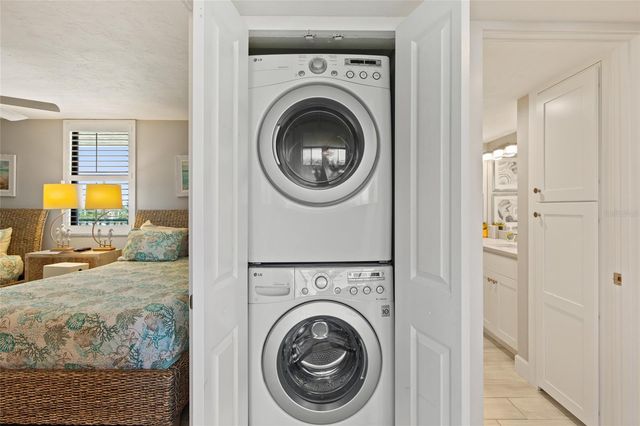 6266 MIDNIGHT PASS ROAD 404, Sarasota, FL 34242