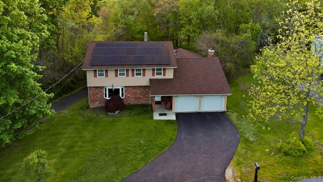 29 Hillview Drive, Poughkeepsie, NY 12603