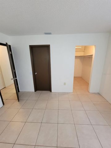1216 KENNEDY ROAD 4, Daytona Beach, FL 32117