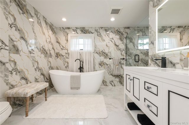 52 Cortland Avenue, Hicksville, NY 11801