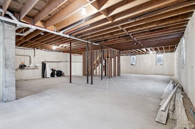 52 Cortland Avenue, Hicksville, NY 11801