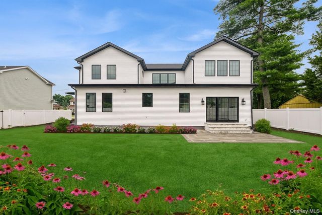 52 Cortland Avenue, Hicksville, NY 11801