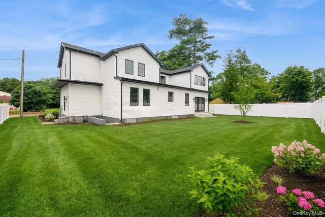 52 Cortland Avenue, Hicksville, NY 11801