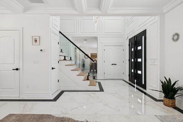 52 Cortland Avenue, Hicksville, NY 11801