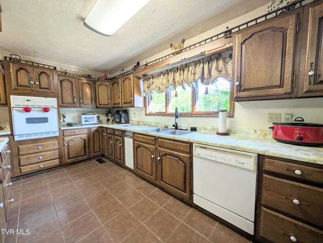 9404 Clintwood Highway, Pound, VA 24279