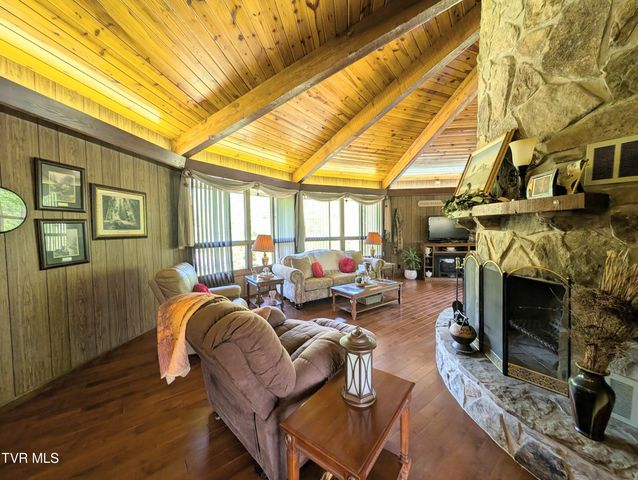 9404 Clintwood Highway, Pound, VA 24279