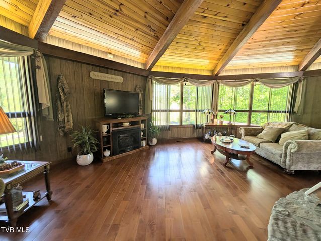 9404 Clintwood Highway, Pound, VA 24279
