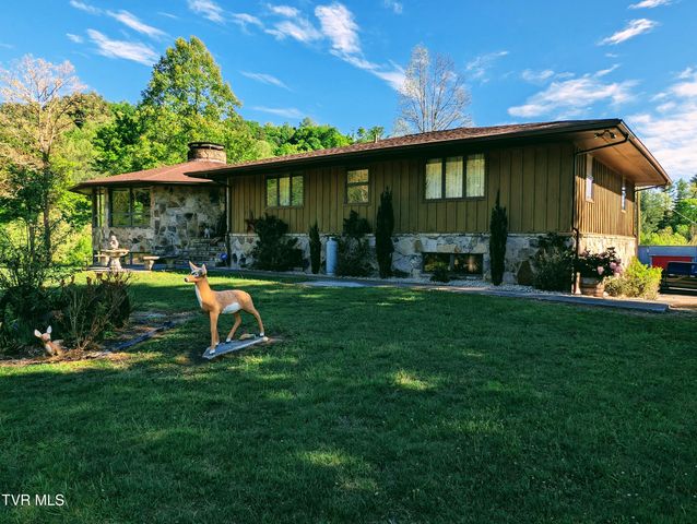 9404 Clintwood Highway, Pound, VA 24279