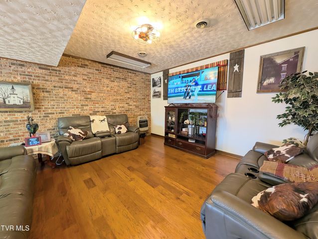 9404 Clintwood Highway, Pound, VA 24279