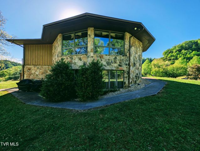 9404 Clintwood Highway, Pound, VA 24279
