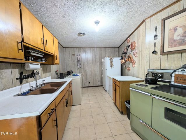 9404 Clintwood Highway, Pound, VA 24279