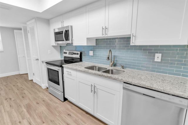 600 S WOODLANDS DRIVE, Oldsmar, FL 34677