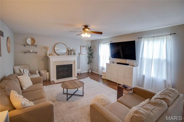 6811 Beall Court, Godfrey, IL 62035