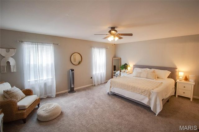 6811 Beall Court, Godfrey, IL 62035