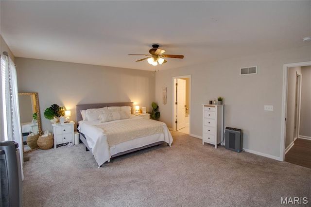 6811 Beall Court, Godfrey, IL 62035