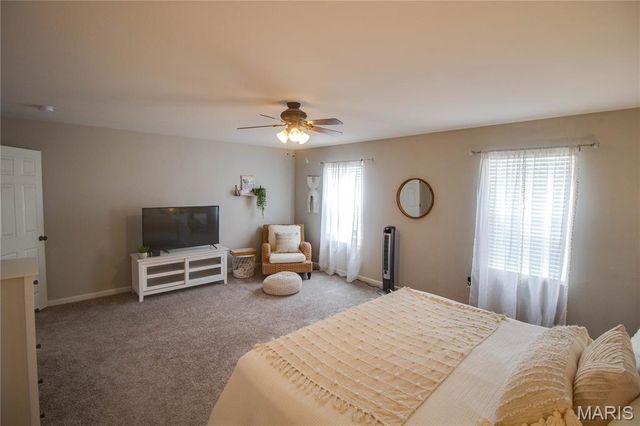 6811 Beall Court, Godfrey, IL 62035
