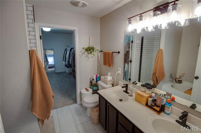 6811 Beall Court, Godfrey, IL 62035