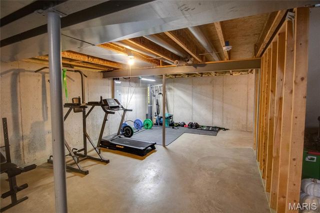 6811 Beall Court, Godfrey, IL 62035