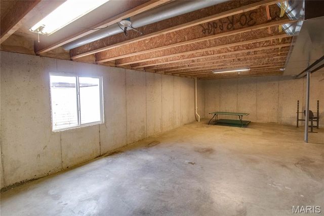 6811 Beall Court, Godfrey, IL 62035