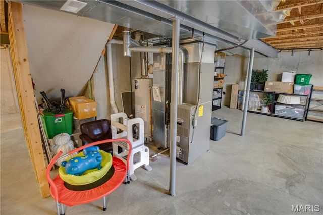 6811 Beall Court, Godfrey, IL 62035