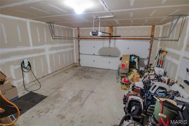 6811 Beall Court, Godfrey, IL 62035