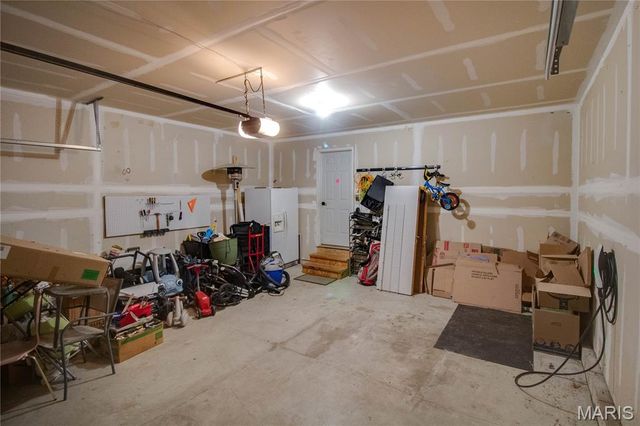 6811 Beall Court, Godfrey, IL 62035