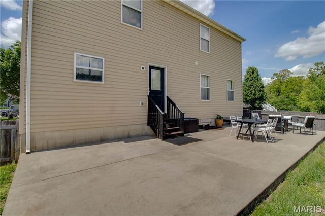 6811 Beall Court, Godfrey, IL 62035