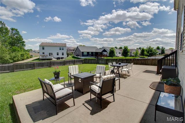 6811 Beall Court, Godfrey, IL 62035