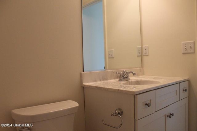 15 Jack Drive, Halfmoon, NY 12118