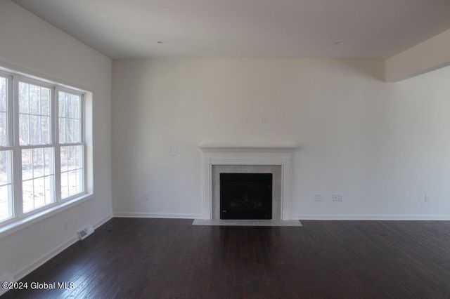 15 Jack Drive, Halfmoon, NY 12118