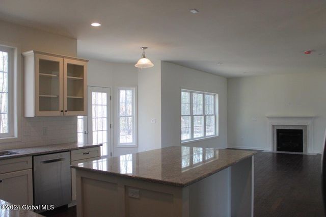 15 Jack Drive, Halfmoon, NY 12118