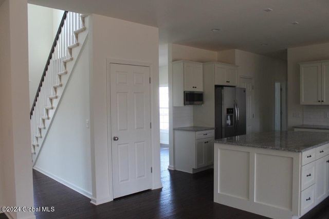 15 Jack Drive, Halfmoon, NY 12118