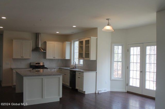 15 Jack Drive, Halfmoon, NY 12118