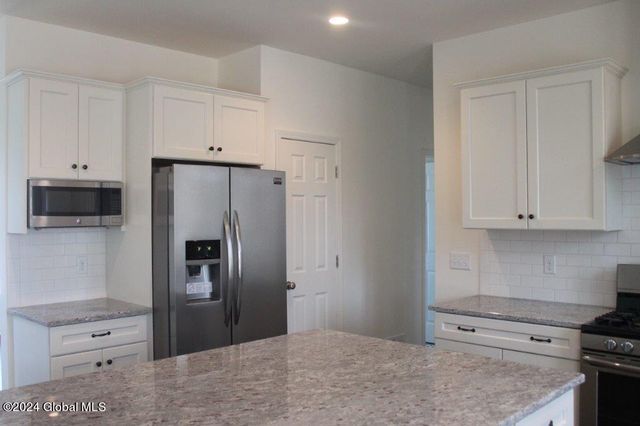 15 Jack Drive, Halfmoon, NY 12118