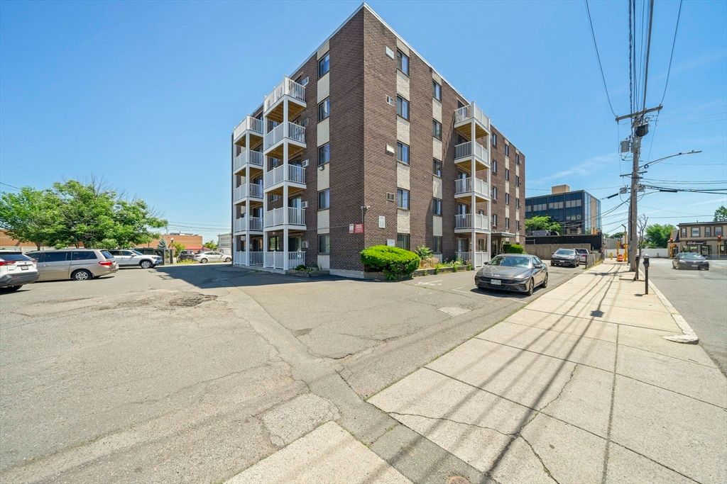 7 Park Ave 23, Revere, MA 02151