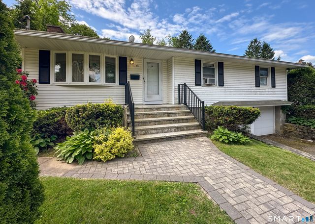 38 Fleetwood Drive, Waterbury, CT 06706