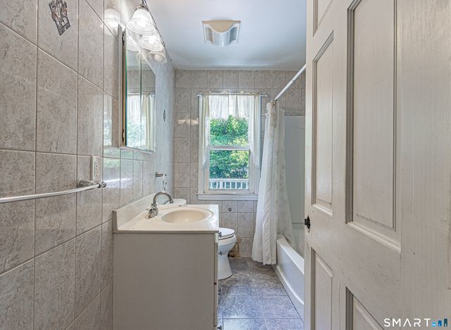38 Fleetwood Drive, Waterbury, CT 06706