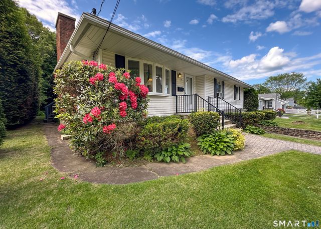 38 Fleetwood Drive, Waterbury, CT 06706