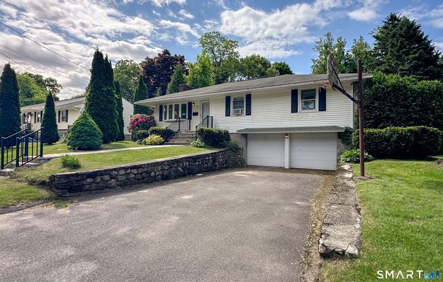 38 Fleetwood Drive, Waterbury, CT 06706