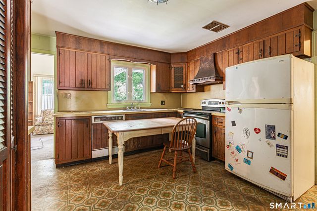 38 Fleetwood Drive, Waterbury, CT 06706