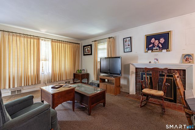38 Fleetwood Drive, Waterbury, CT 06706