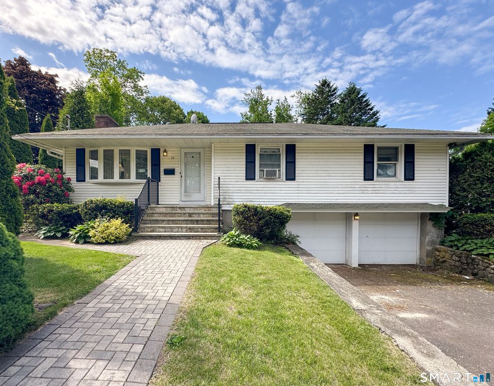 38 Fleetwood Drive, Waterbury, CT 06706