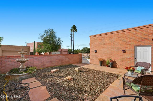 190 W Greer Lane, Tucson, AZ 85704