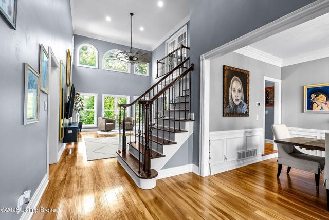 111 Chestnut Glen Dr, Louisville, KY 40245