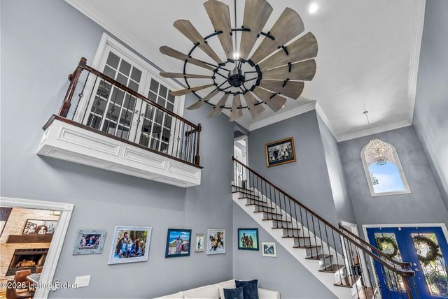 111 Chestnut Glen Dr, Louisville, KY 40245