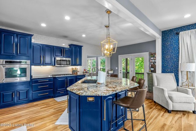 111 Chestnut Glen Dr, Louisville, KY 40245