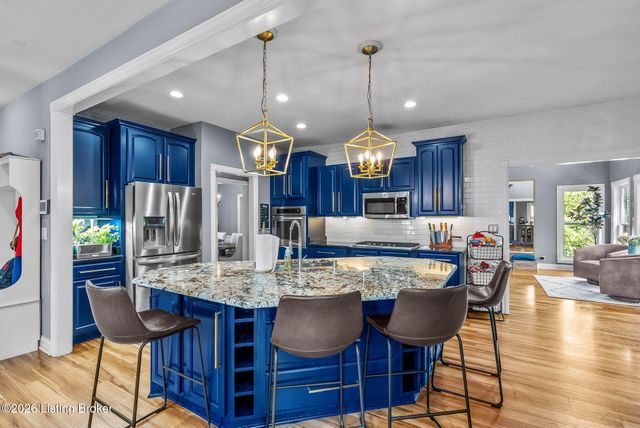 111 Chestnut Glen Dr, Louisville, KY 40245