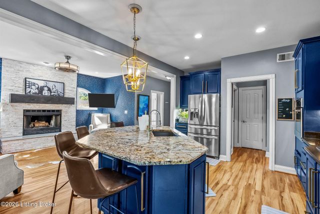 111 Chestnut Glen Dr, Louisville, KY 40245