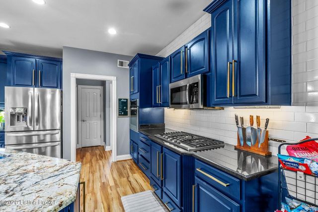 111 Chestnut Glen Dr, Louisville, KY 40245
