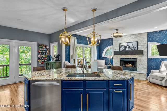 111 Chestnut Glen Dr, Louisville, KY 40245